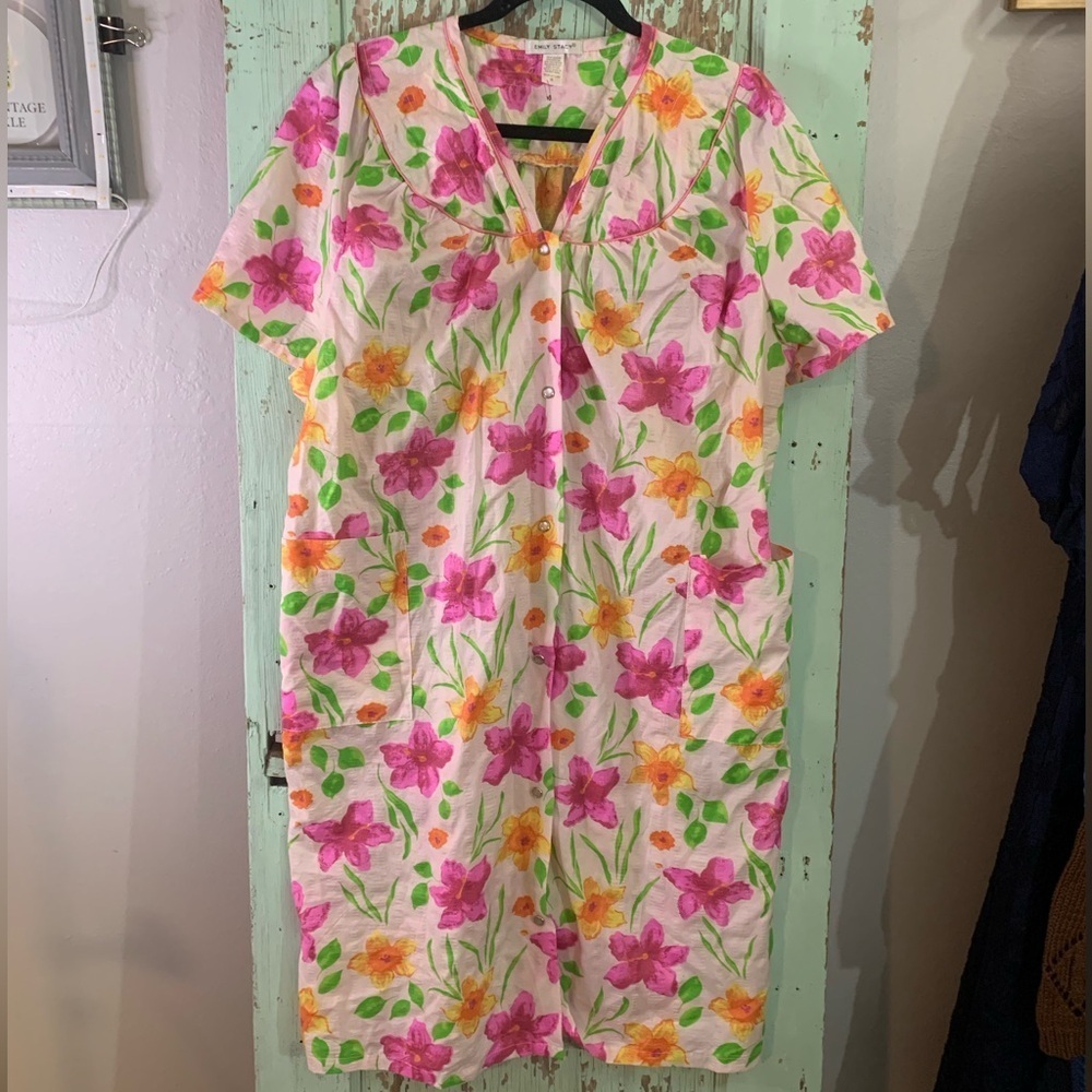 Women’s vintage Emily Stacy pink and yellow floral button-up nightgown